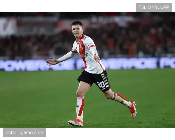 足球新星闪耀赛场，年轻天才能否持续高光表现？