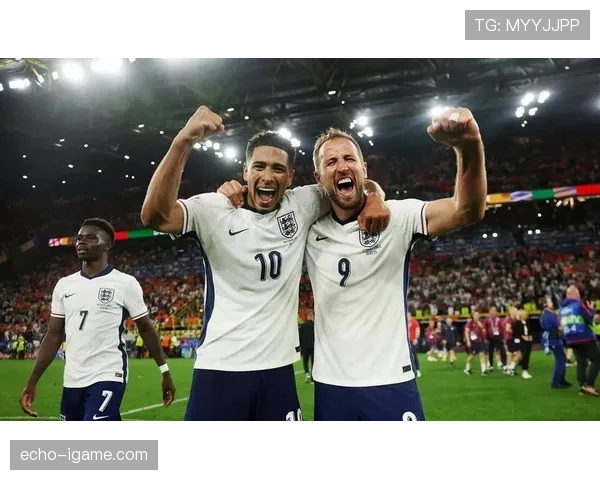 贝林厄姆持续闪耀赛场，崛起为英格兰足球新偶像与青年榜样