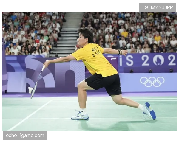 杨昊今天居然穿球鞋逛街？你们见过这样的大红人吗！