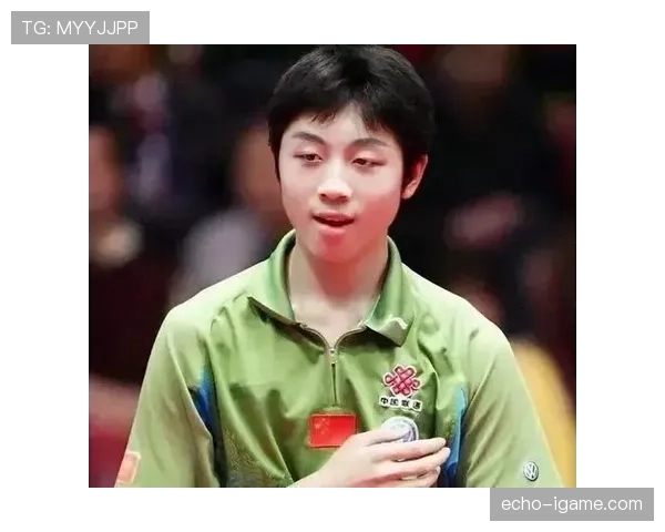 许昕光脚踢球鞋那会儿到底图啥，看着也太不像顶流运动员了吧！